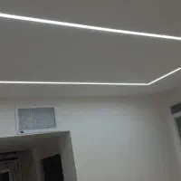 طراحی و اجرا لاین نوری هالوژن لوستر نورمخفی تابلو