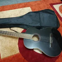 گیتار سالم و تمیز