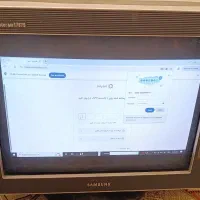 مانیتور کامپیوتر در حد با کیبورد ساده