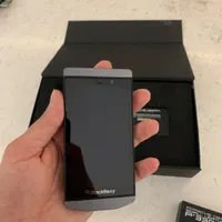 بلکبری Porsche Design P'9982 با حافظهٔ ۶۴ گیگ