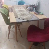 ناهار خوری، با میز و صندلی،