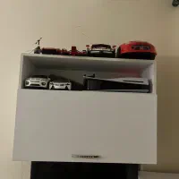 میز تحریر و کتاب خانه