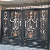 در پارکینگ