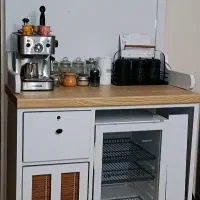 کافی بار و یخچال