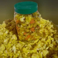 ترشی مخلوط درشت و ریز و آب گوجه