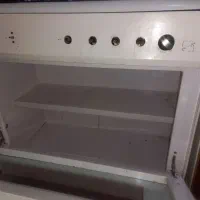 اجاق گاز و دیگر لوازم شامل فرش