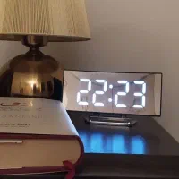 ساعت رومیزی بسیار زیبا و مدرن