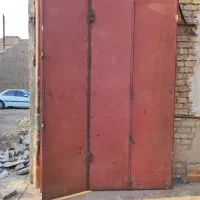 مقداری آهن و در پنجره مصرفی