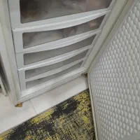 یک دستگاه یخچال فریزر ۵ کشویی و یک دستگاه یخچال