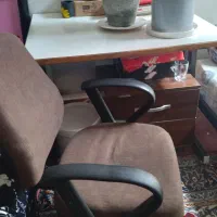 میز التحریر وصندلی