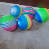 با سلام‌ توپ پلاستیکی رنگ متنوع تعداد زیادی دارم