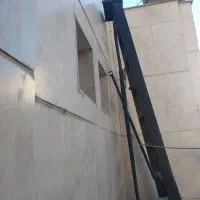 پله۸ اهنی بهمراه یک عدد چهارپایه اهنی