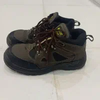 کفش|کیف، کفش، کمربند|میانه, |دیوار