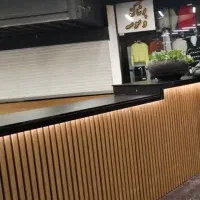 فروشنده خانم