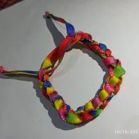 دستبند بافته شده رنگی|بدلیجات|قم, گذر قلعه|دیوار