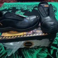 کاپشن وکفش کار|لباس|فرخ‌شهر, |دیوار