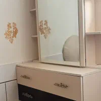 تخت و میز آرایشی