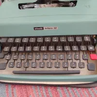 ماشین تحریر Olivetti ساخت ایتالیا 1963|کلکسیون اشیاء عتیقه|تهران, ستارخان|دیوار
