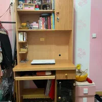 میز کار و کتابخانه