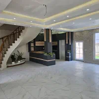 فروش ویلا۴۰۰متری براصلی خیابان سندتک برگ.استخردار|فروش خانه و ویلا|رشت, گلسار|دیوار