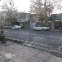 تعدادی کارگر ساده زیر۳۰سال