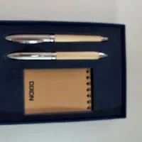 دو عدد خودکار و یادداشت دیکسون