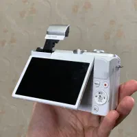 دوربین بدون آینه کنون M200