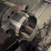 ماشینکار و برنامه نویس تراش سی ان سی cnc