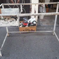 یک عدد میز کار فلزی بفروش میرسد