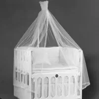 تخت کنار مادر