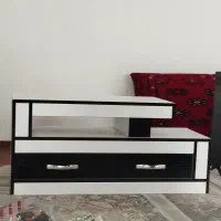 میز تلویزیون خوب و تمیز نو