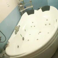 جکوزی دونفره نو  بدلیل کمبود جا مجبور به فروش هستم