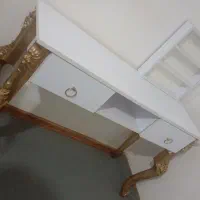 میز کاملا سالم وتمیز