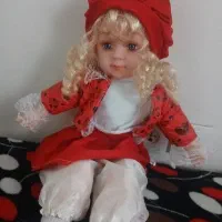 عروسک زیبای شنل قرمزی