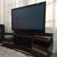 آل سی دی ۴۶ پاناسونیک همراه با میز