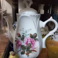 قوری بلند اکبند قدیم با گل صورتی طلاکوب