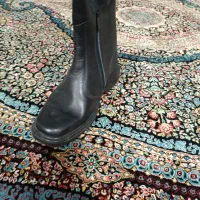 پوتین|کیف، کفش، کمربند|بافت, |دیوار