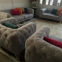 مبل خیلی تمیز پایه فلزه در حد نو