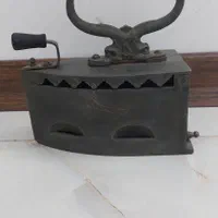 اتو ذغالی و سماور ذغالی روسی با مهر اصل|کلکسیون اشیاء عتیقه|تهران, ازگل|دیوار