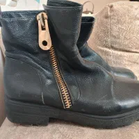 نیم بوت|کیف، کفش، کمربند|نیشابور, خط کاشمر|دیوار