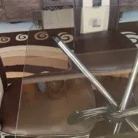 میز غذا خوری ۴ نفره و گلیم فرش ۶ متری