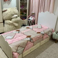 تخت نوجوان به همراه دکور به  علت مهاجرت فروش میره
