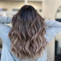 نیازمند دستیار رنگ|استخدام درمانی، زیبایی، بهداشتی|بندر کنگان, |دیوار