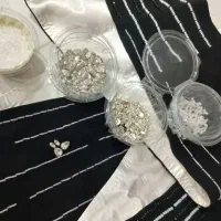 سه عدد پارچه گیپور و کار دست