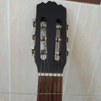 گیتار  سالم وخوب تا حلا استفاده نشده