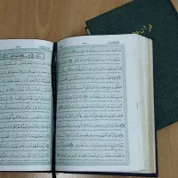 تعدادی قرآن صحافی شده با خط خوانا|کتاب و مجله مذهبی|میبد, |دیوار