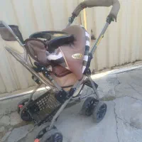 یه کالسکه بچه در حد نو