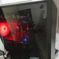 کیس یا کامپیوتر گیمینگ با موس و کیبورد گیمینگ