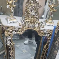 آینه و شمدانی به همراه ساعت