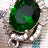 آویز گردنبند نقره ونگینه زمرد